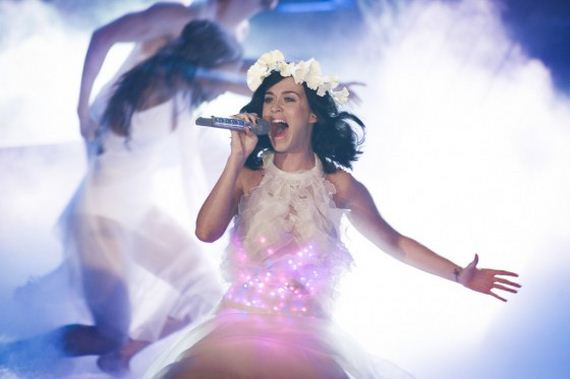 Katy-Perry -Performs-on-The-Voice